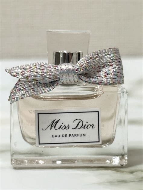 miss dior オードゥパルファン|Miss Dior 歌詞.